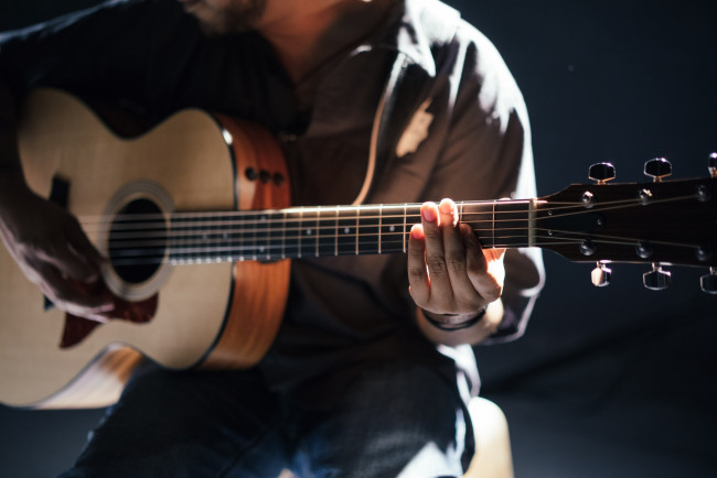 Musiker mit Gitarre